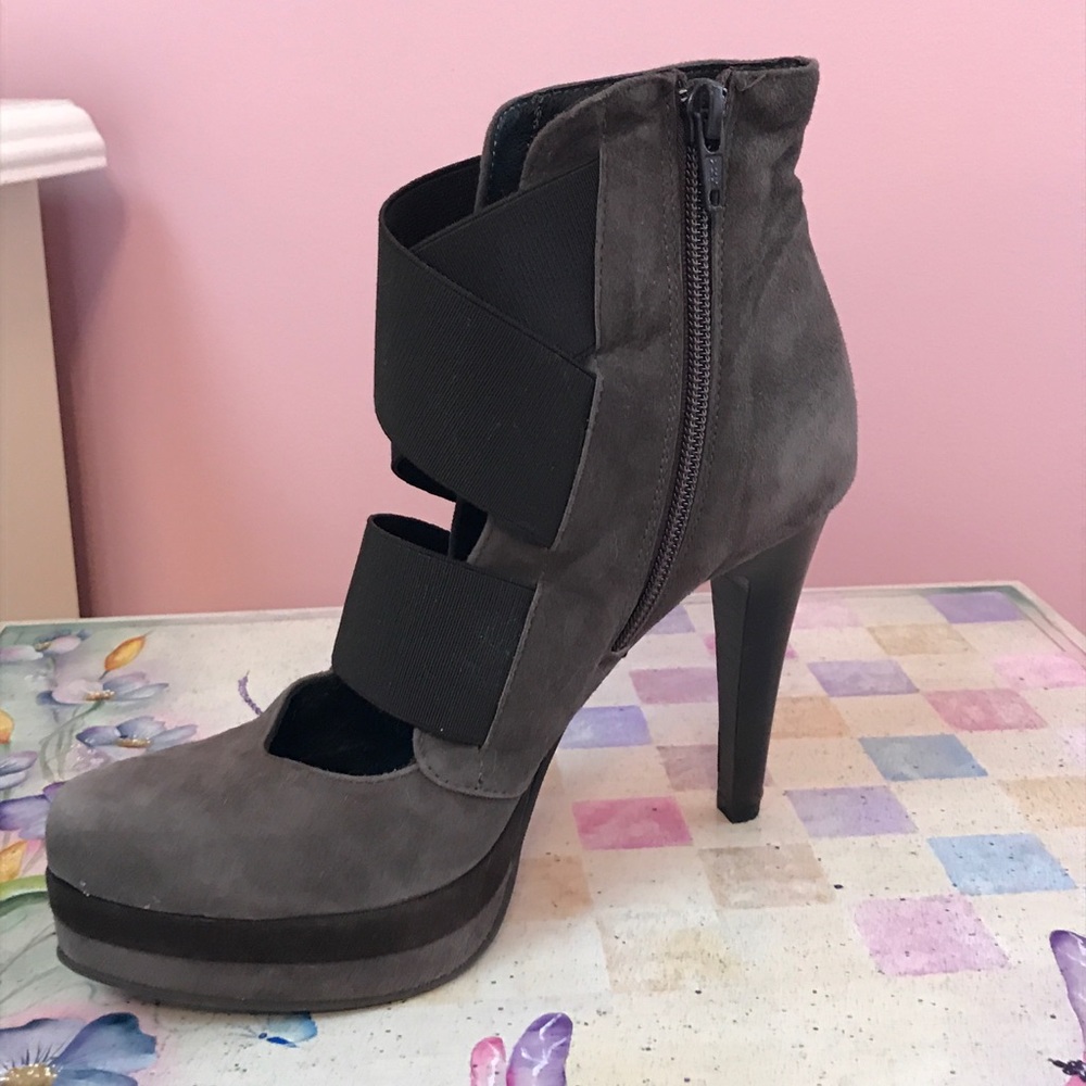 Shoes - Picture 4 of 5